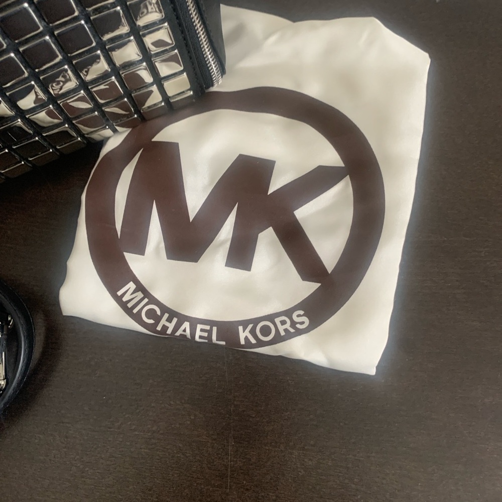 Michael Kors Black Leather and Silver Grid Handbag. - Picture 11 of 15